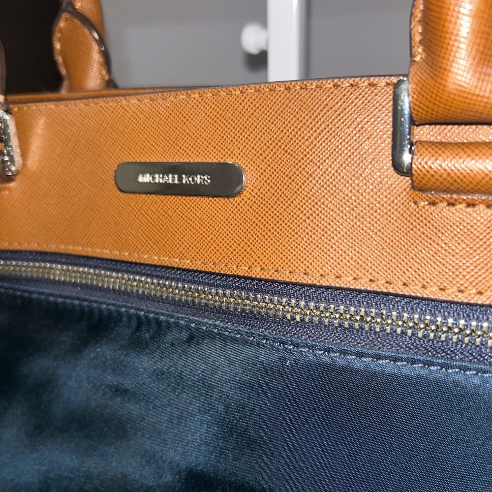 Michael Korz Colgate East West Tote in Navy Blue - Picture 2 of 10